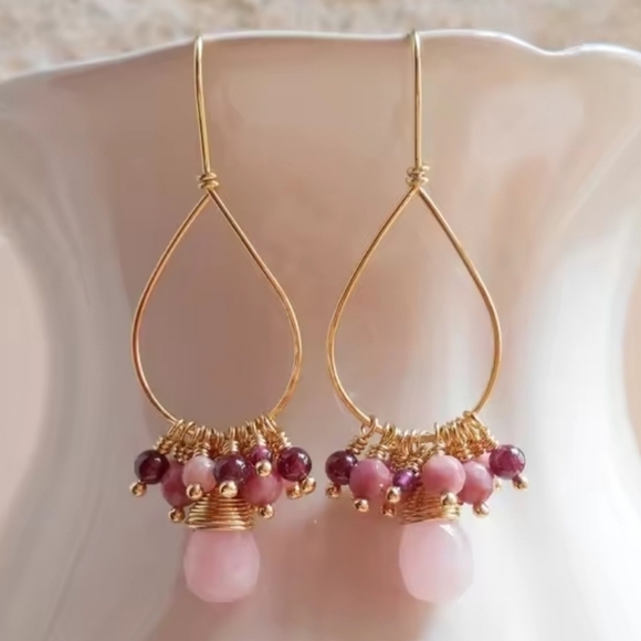 Hand Crafted Jewelry - Pink & Purple Beaded DANGLE DROP FASHION EARRINGS. Cha Cha Style